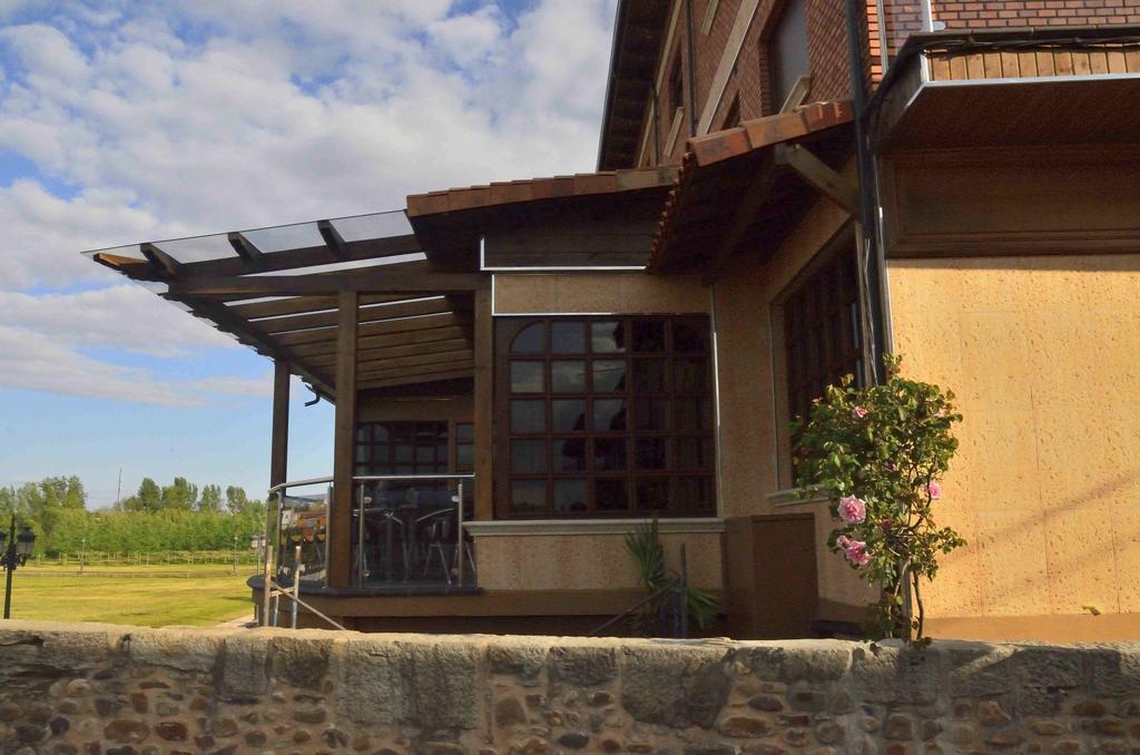 Hotel Don Suero De Quinones
