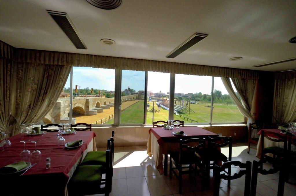Hotel Don Suero De Quinones 2*